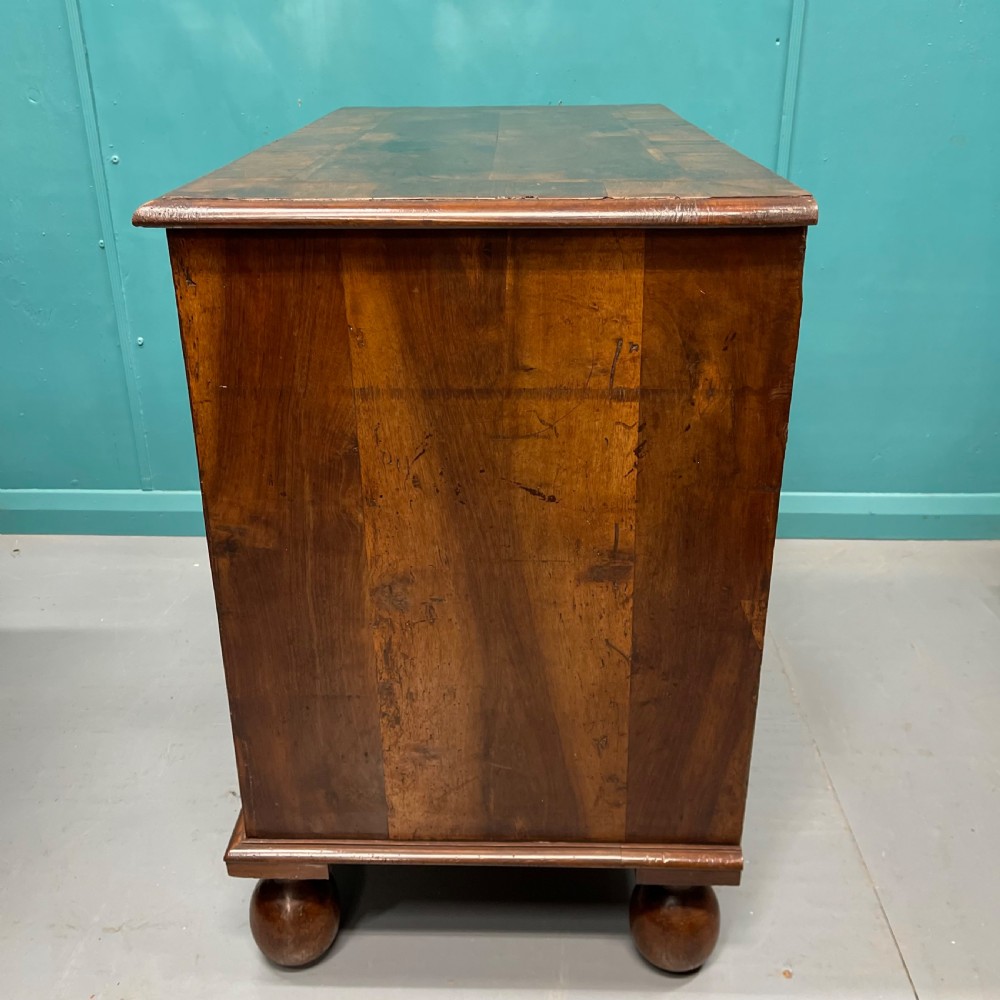 Queen Anne walnut chest of drawers  View VIII