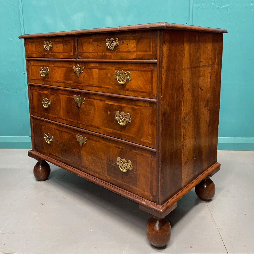 Queen Anne walnut chest of drawers  View IX