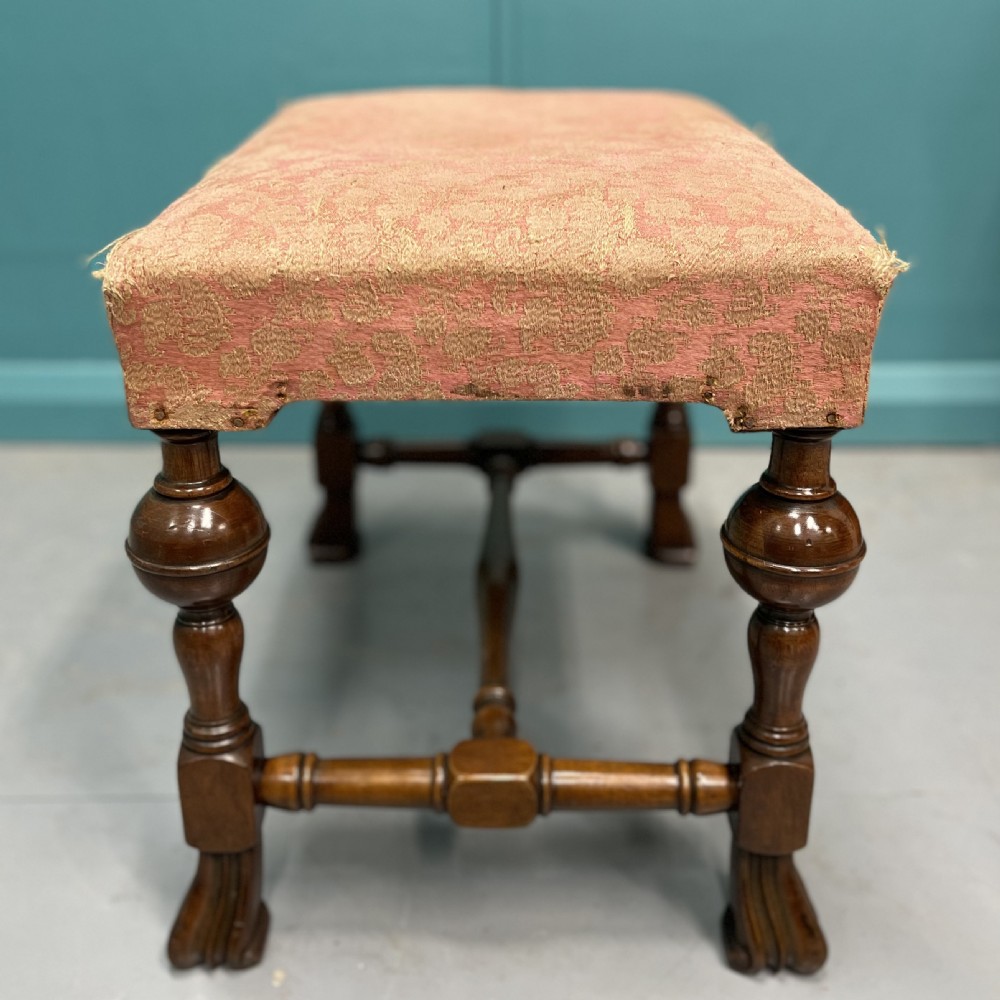 Queen Anne style walnut piano stool View V