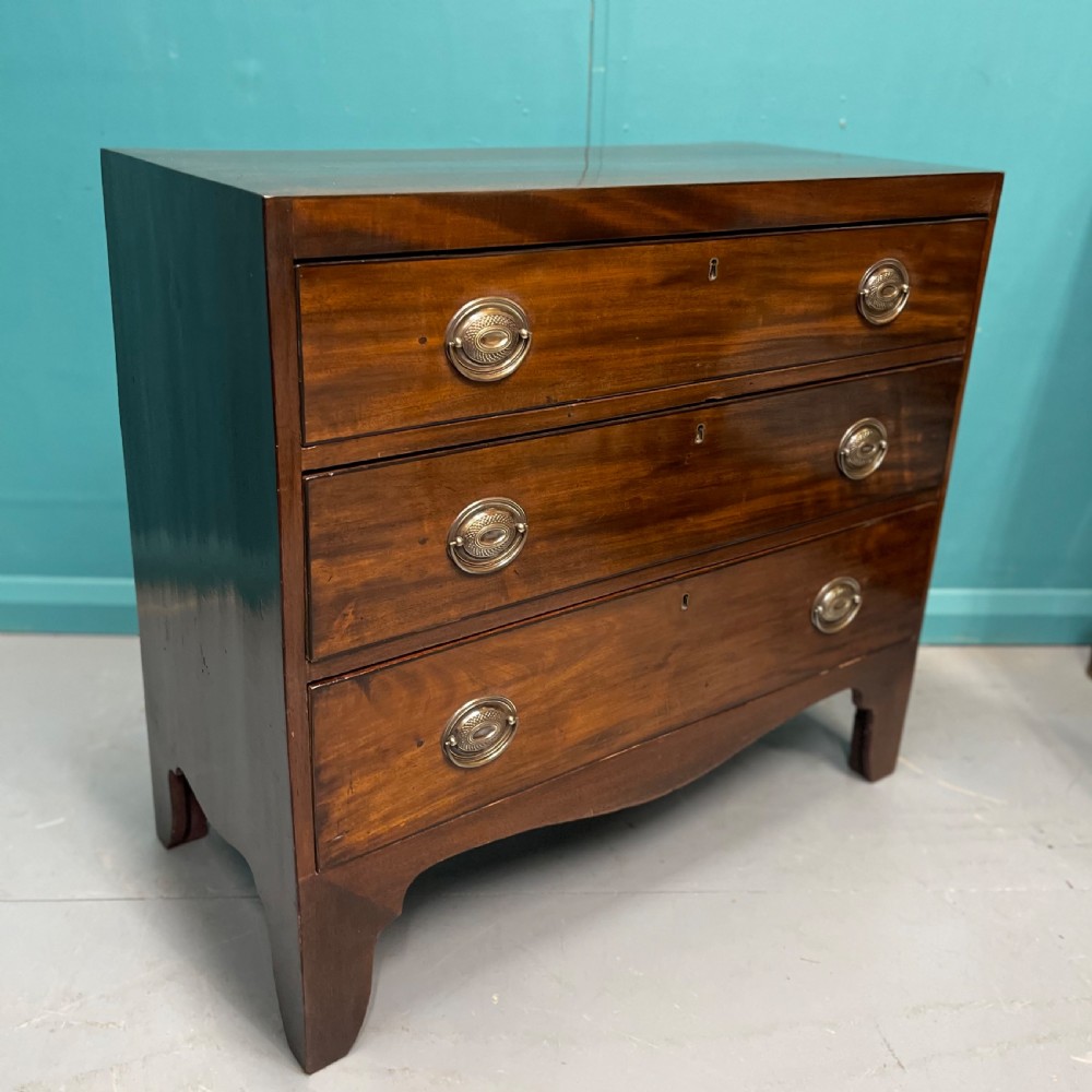 Small Georgian mahogany chest of drawers  View II