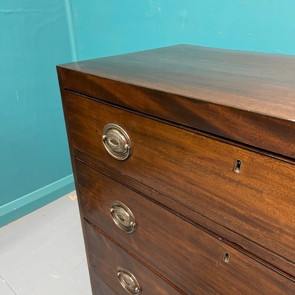 Small Georgian mahogany chest of drawers  View III