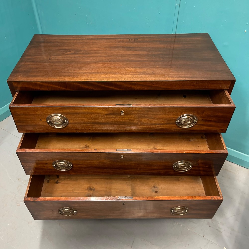Small Georgian mahogany chest of drawers  View V