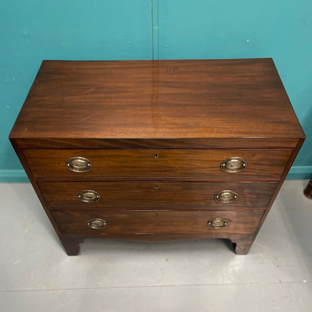 Small Georgian mahogany chest of drawers  View VI