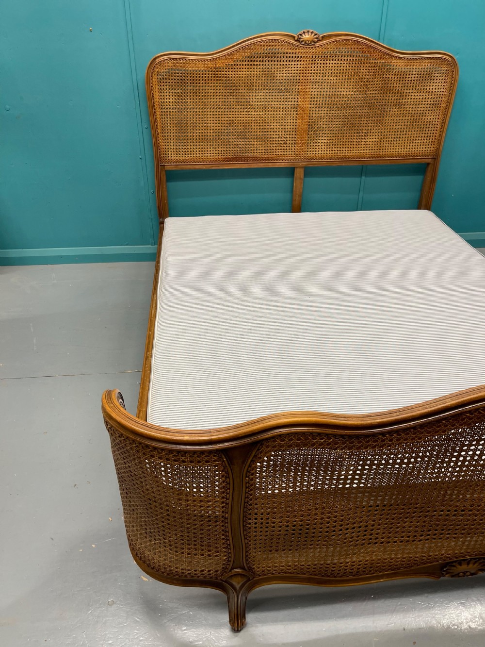 French kingsize 5’ cane bed with supporting base inc. View III