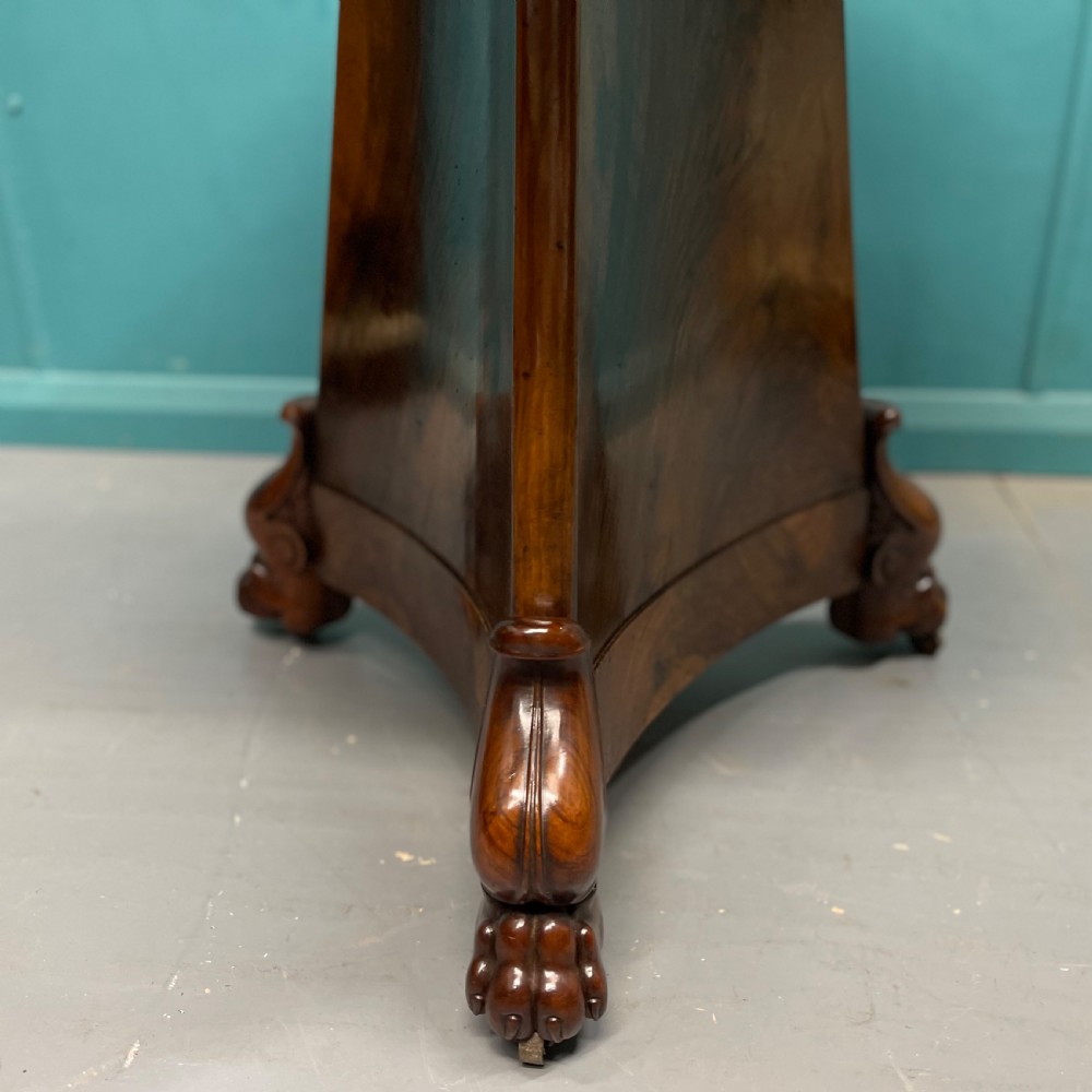 French 19th century Gueridon centre table in figured walnut View II