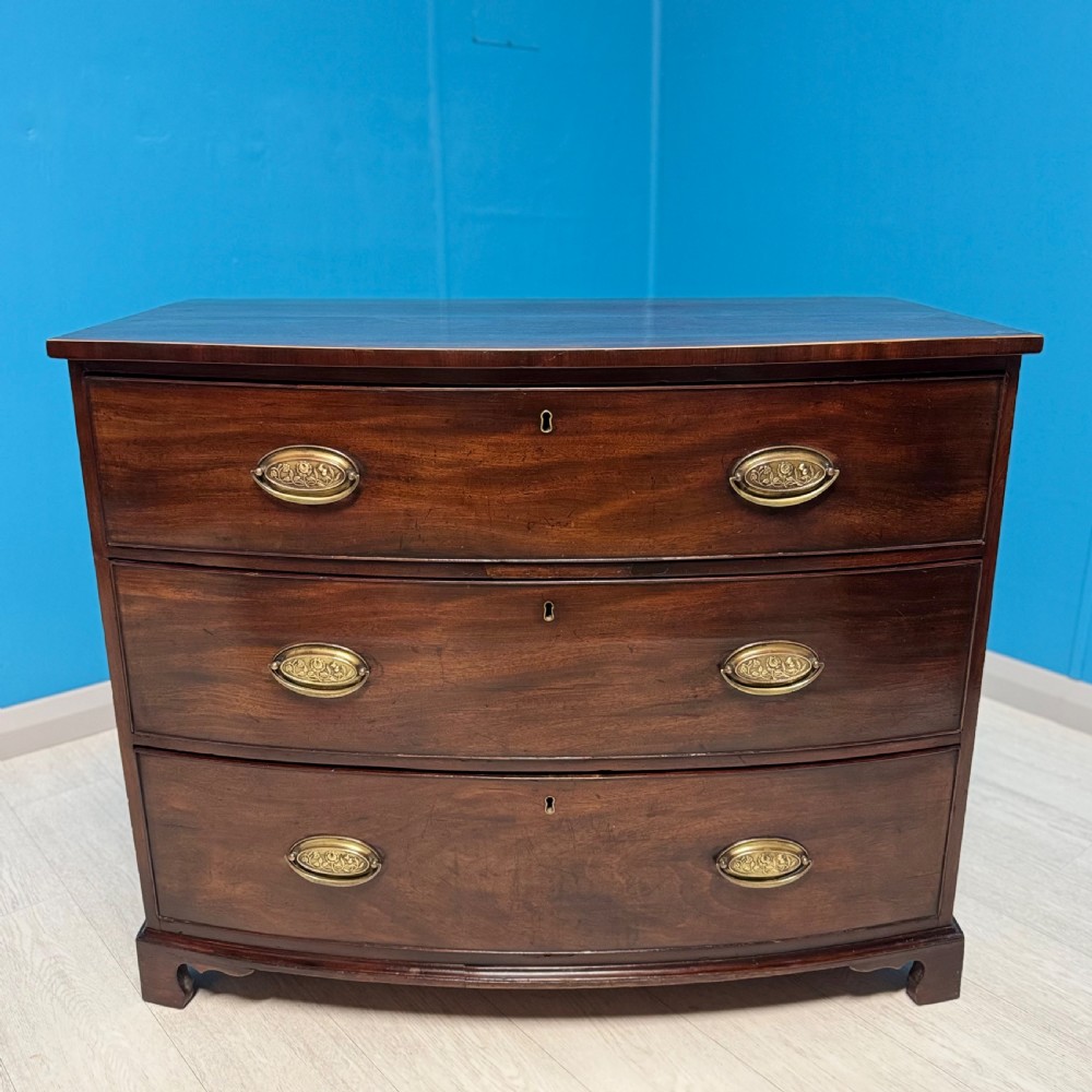 Georgian bow front chest of drawers 