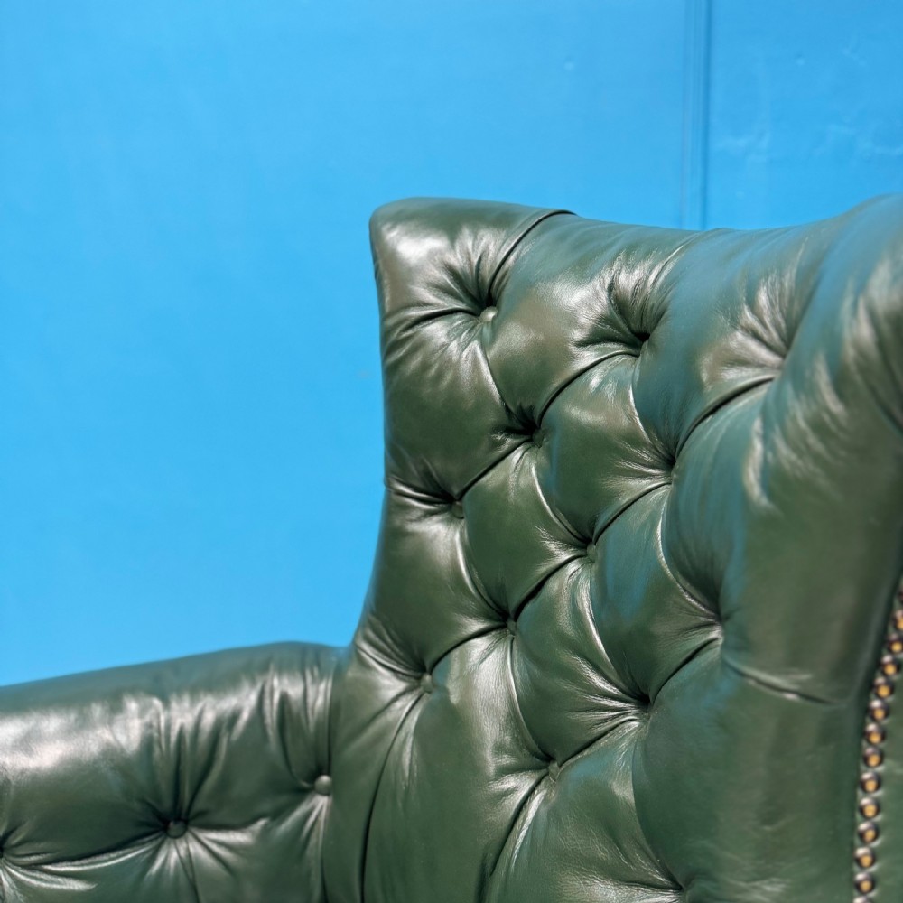 Regency buttoned leather armchair View IV