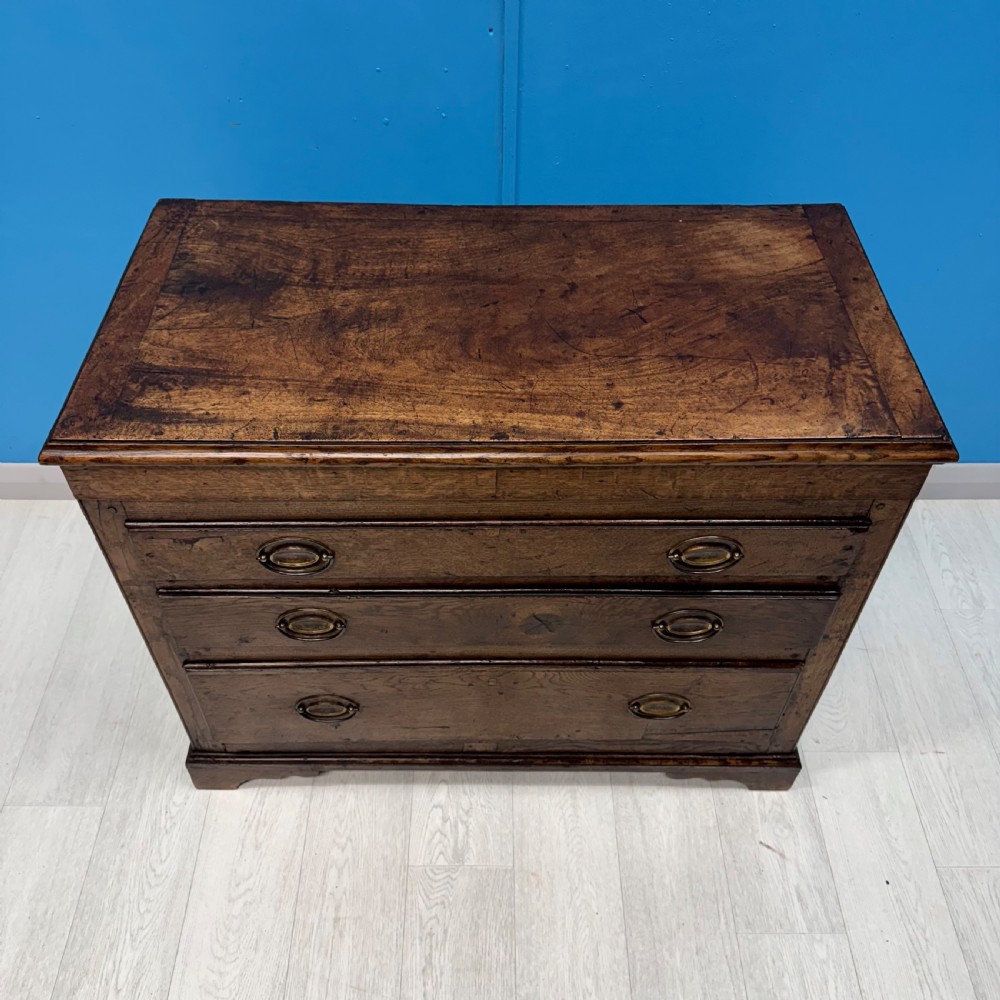 18th century English oak chest of drawers  View III