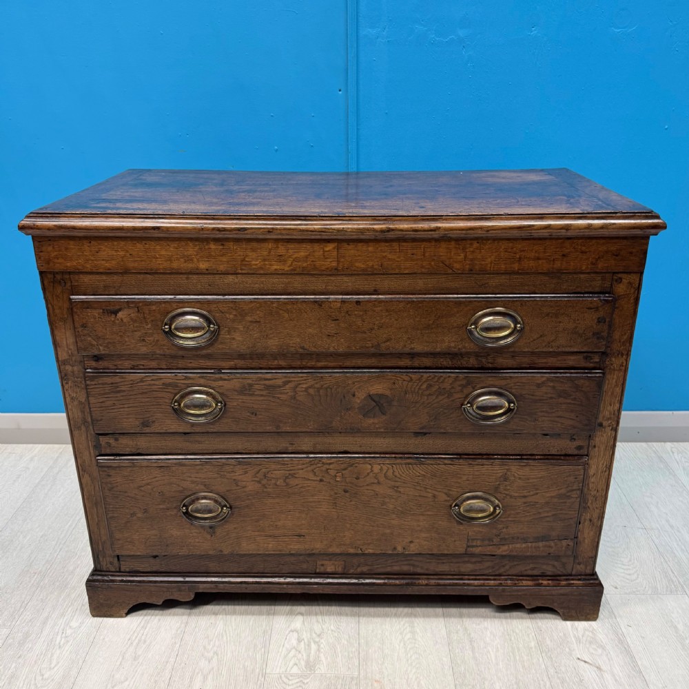 18th century English oak chest of drawers  View IV