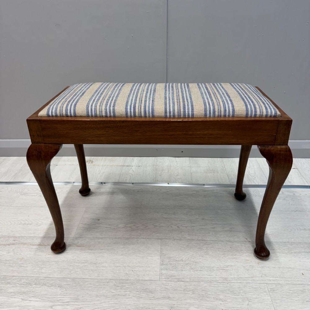 Queen Anne pad foot style piano stool