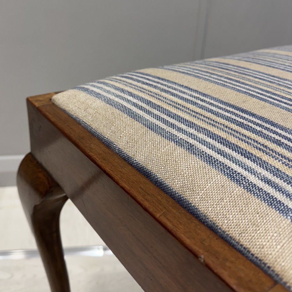 Queen Anne pad foot style piano stool View V
