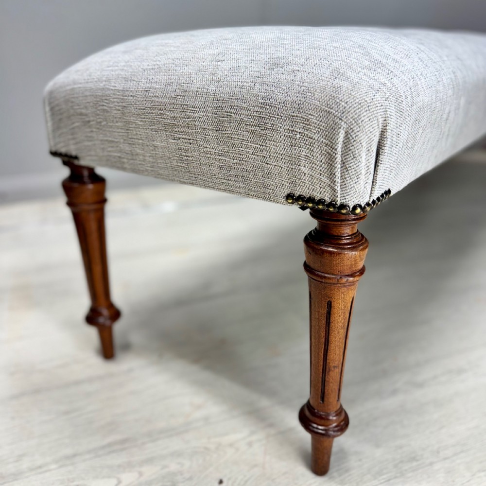 6 ft buttoned long stool on Regency legs View III