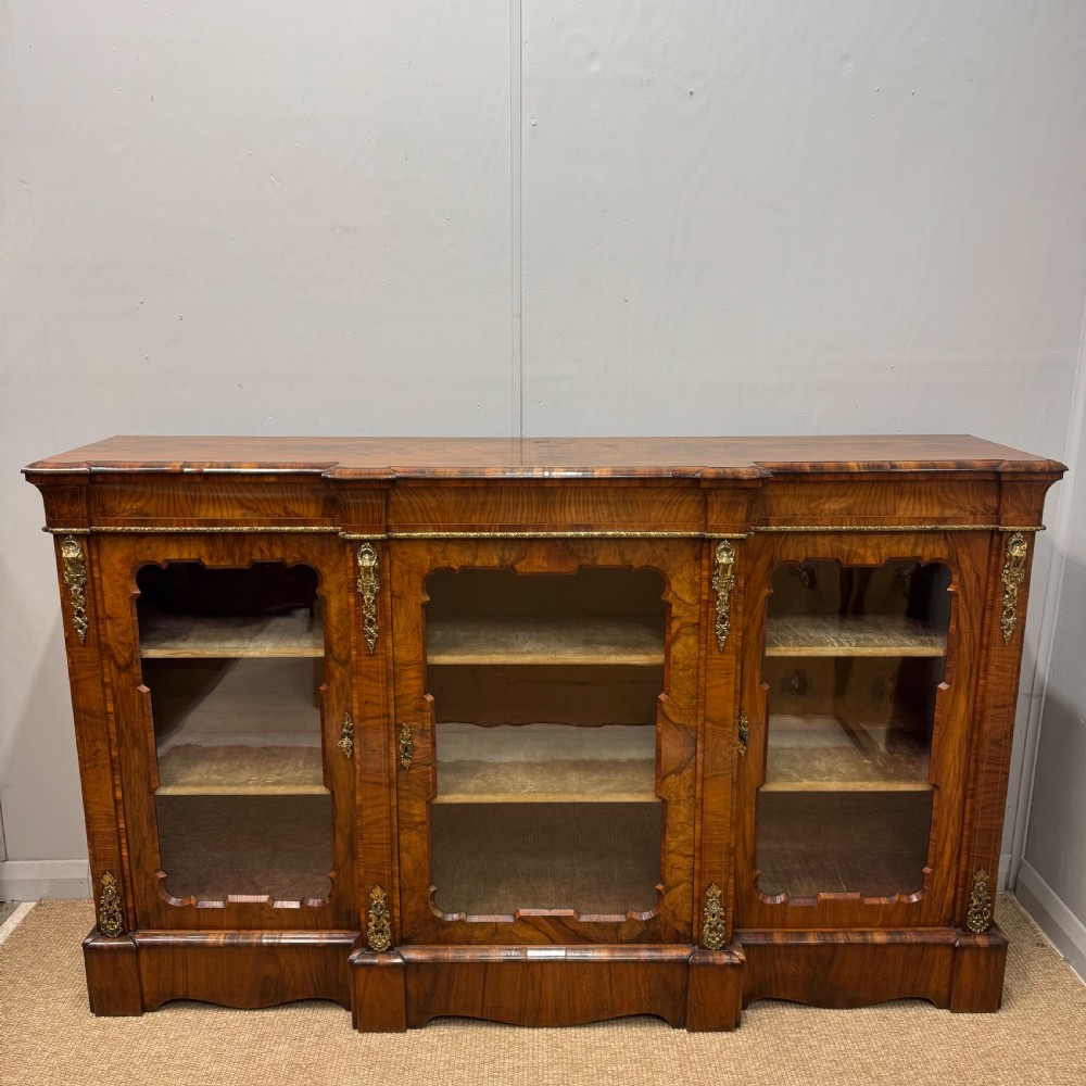Breakfront bookcase in figured walnut