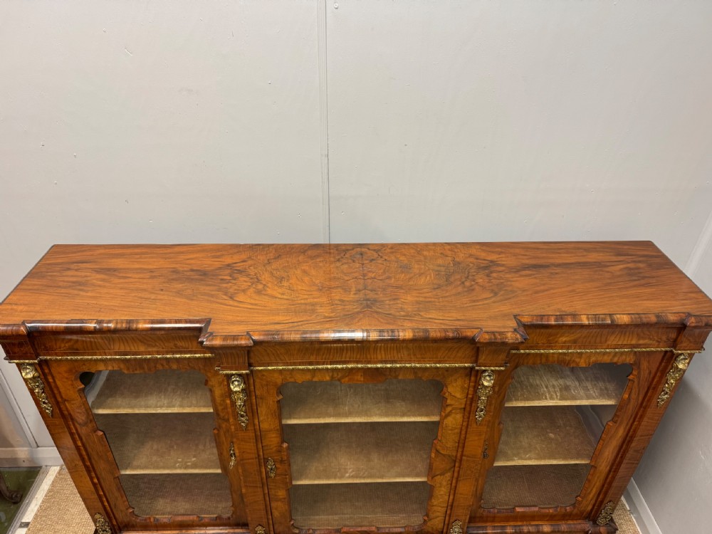 Breakfront bookcase in figured walnut View IV