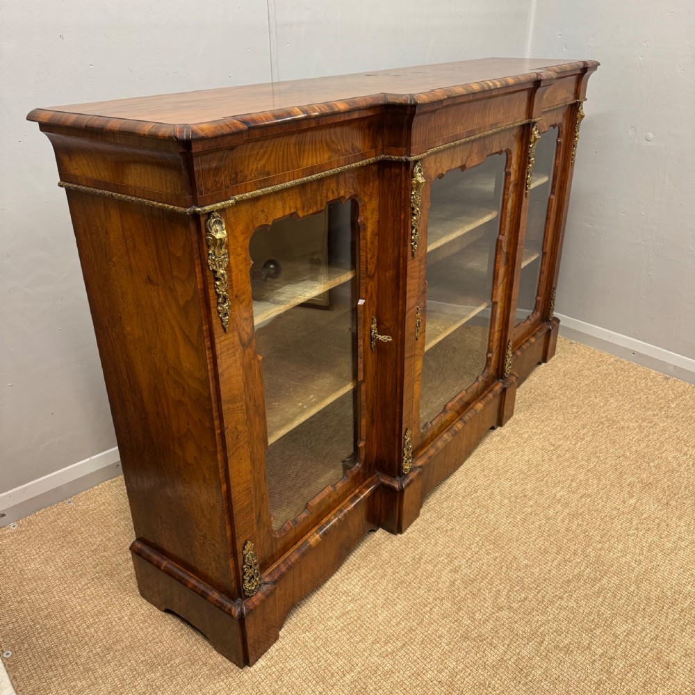 Breakfront bookcase in figured walnut View V