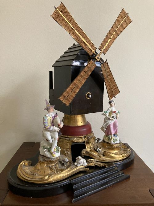 ORMOLU WINDMILL WITH MEISSEN HARLEQUIN AND COLUMBINE 18TH CENTURY - ADDITIONAL PHOTO 1