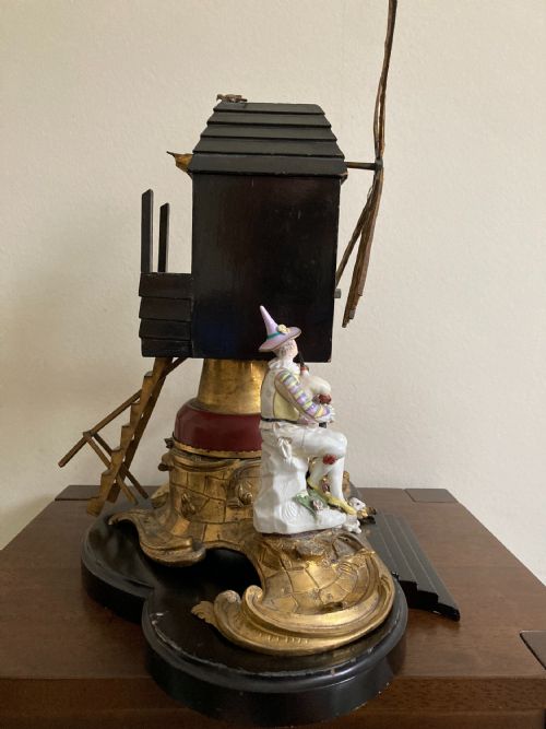 ORMOLU WINDMILL WITH MEISSEN HARLEQUIN AND COLUMBINE 18TH CENTURY - ADDITIONAL PHOTO 3