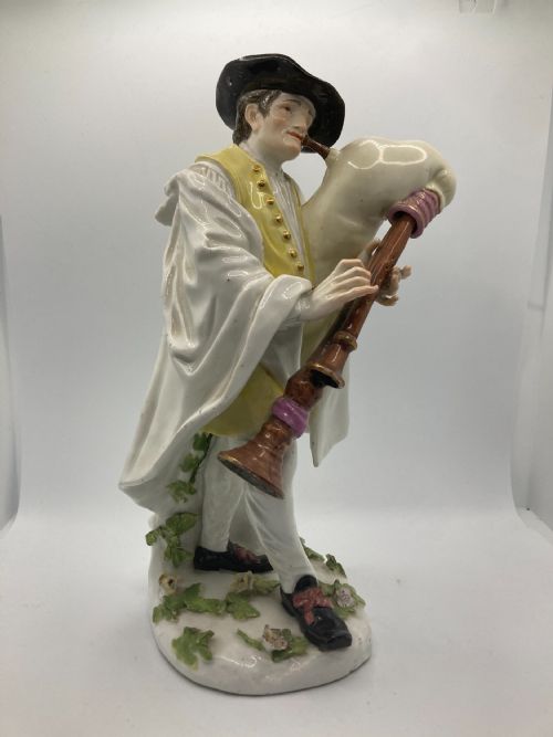 MEISSEN PORCELAIN FIGURE 'PIEDMONTESE BAGPIPER' 18TH CENTURY - ADDITIONAL PHOTO 1