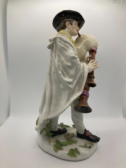 MEISSEN PORCELAIN FIGURE 'PIEDMONTESE BAGPIPER' 18TH CENTURY - ADDITIONAL PHOTO 2