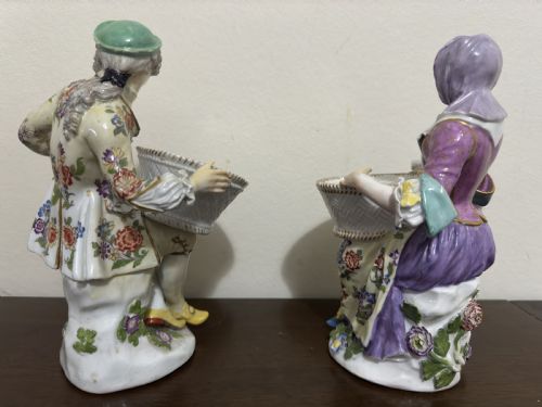 PAIR OF MEISSEN PORCELAIN BOUQUETIERE FIGURES 18TH CENTURY - ADDITIONAL PHOTO 5