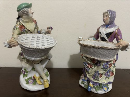 PAIR OF MEISSEN PORCELAIN BOUQUETIERE FIGURES 18TH CENTURY - ADDITIONAL PHOTO 7