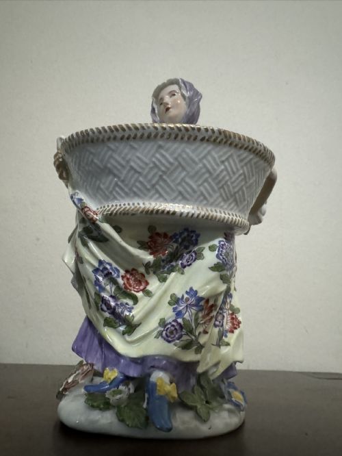 PAIR OF MEISSEN PORCELAIN BOUQUETIERE FIGURES 18TH CENTURY - ADDITIONAL PHOTO 14