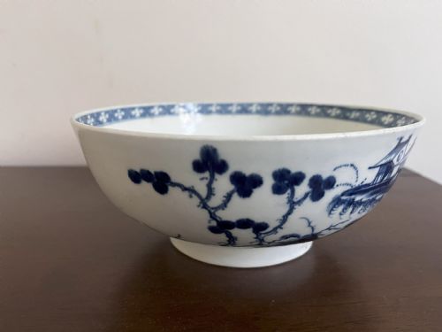 FIRST PERIOD WORCESTER PORCELAIN 'PRECIPICE' PUNCH BOWL - ADDITIONAL PHOTO 1