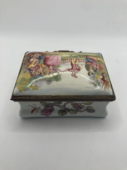 18TH CENTURY SOUTH STAFFORDSHIRE SNUFF BOX 'MUSICIANS IN PARKLAND' - ADDITIONAL PHOTO 3