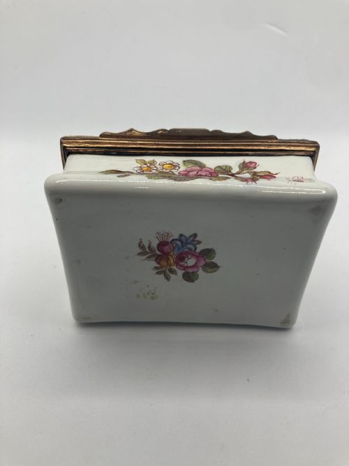18TH CENTURY SOUTH STAFFORDSHIRE SNUFF BOX 'MUSICIANS IN PARKLAND' - ADDITIONAL PHOTO 7