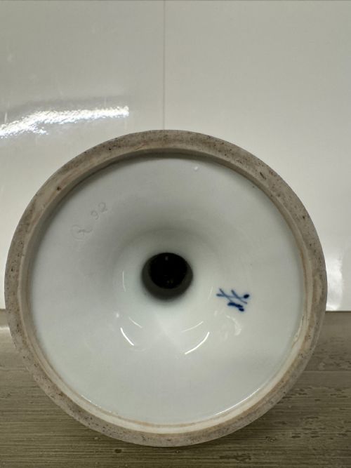 19TH CENTURY MEISSEN PORCELAIN URN - ADDITIONAL PHOTO 8