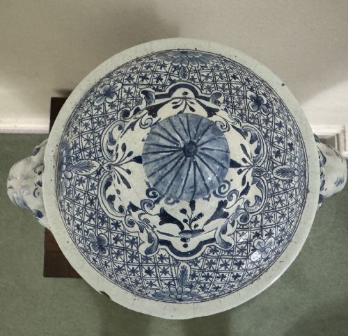18TH CENTURY LARGE DELFT URN VASE WITH HANDLES - ADDITIONAL PHOTO 12