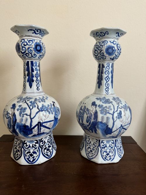 EARLY 18TH CENTURY PAIR OF DELFT VASES - ADDITIONAL PHOTO 3