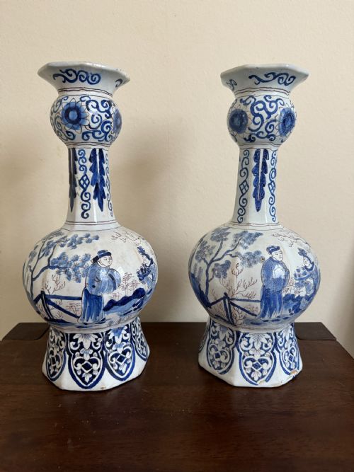 EARLY 18TH CENTURY PAIR OF DELFT VASES - ADDITIONAL PHOTO 4