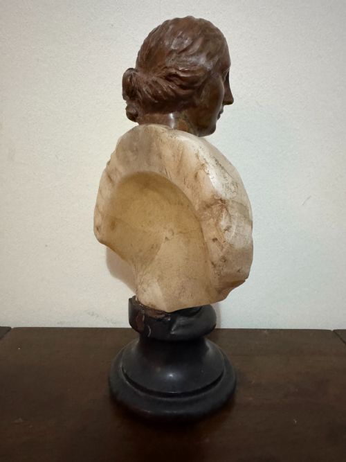 19TH CENTURY CARVED MARBLE PORTRAIT OF A WOMAN - ADDITIONAL PHOTO 6