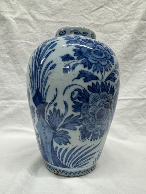 DELFT BLUE AND WHITE BALUSTER VASE - ADDITIONAL PHOTO 3