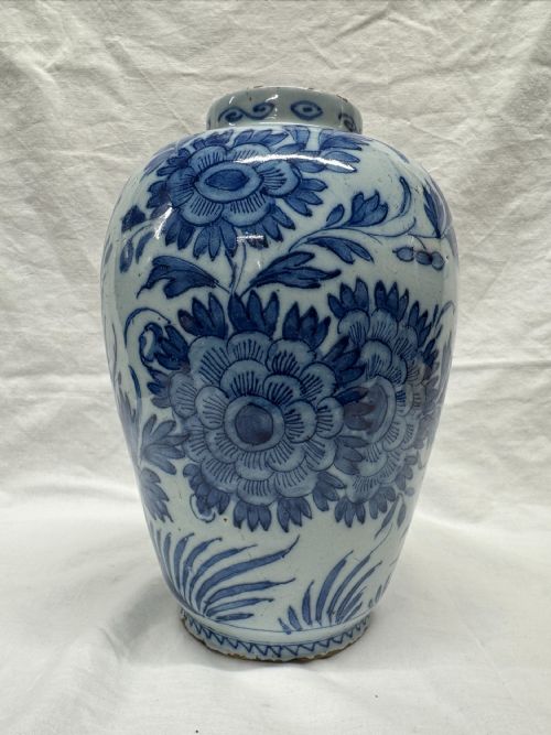 DELFT BLUE AND WHITE BALUSTER VASE - ADDITIONAL PHOTO 4