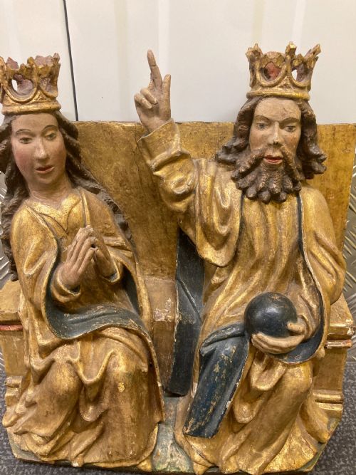 16TH CENTURY GILTWOOD AND POLYCHROME GROUP CARVING 'GOD AND MARY' - ADDITIONAL PHOTO 1