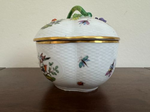 LATE 19TH CENTURY DRESDEN PORCELAIN POTPOURRI LIDDED BOWL - ADDITIONAL PHOTO 1
