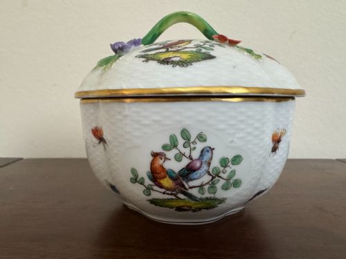LATE 19TH CENTURY DRESDEN PORCELAIN POTPOURRI LIDDED BOWL - ADDITIONAL PHOTO 4