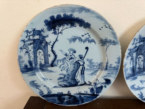 18TH CENTURY PAIR ENGLISH BLUE AND WHITE DELFT PLATES - ADDITIONAL PHOTO 1