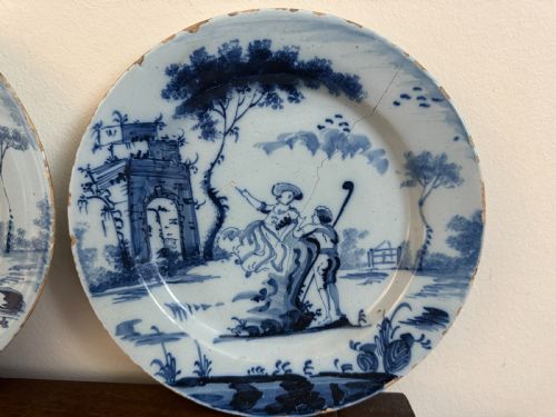 18TH CENTURY PAIR ENGLISH BLUE AND WHITE DELFT PLATES - ADDITIONAL PHOTO 3