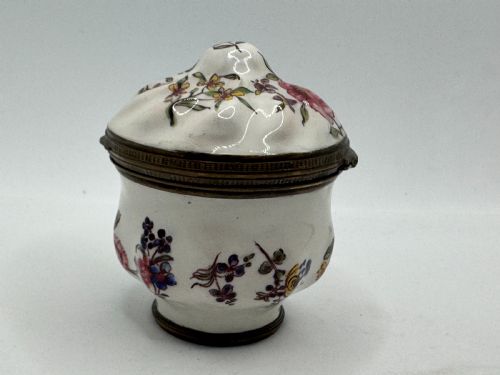 18TH CENTURY BILSTON ENAMEL PATCH BOX BONBONNIERE CIRCA 1780 - ADDITIONAL PHOTO 2