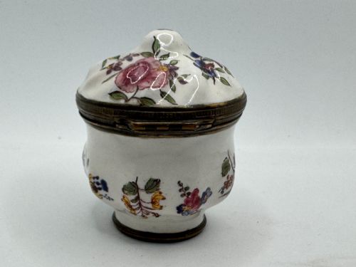 18TH CENTURY BILSTON ENAMEL PATCH BOX BONBONNIERE CIRCA 1780 - ADDITIONAL PHOTO 4