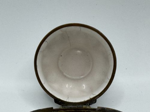 18TH CENTURY BILSTON ENAMEL PATCH BOX BONBONNIERE CIRCA 1780 - ADDITIONAL PHOTO 12
