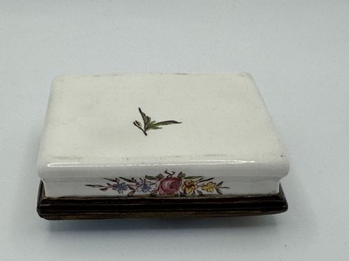 18TH CENTURY BILSTON ENAMEL RECTANGULAR PATCH SNUFF BOX CIRCA 1780 - ADDITIONAL PHOTO 10