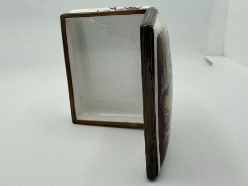 18TH CENTURY BILSTON ENAMEL RECTANGULAR PATCH SNUFF BOX CIRCA 1780 - ADDITIONAL PHOTO 14