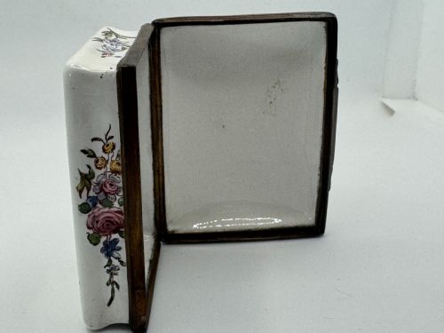 18TH CENTURY BILSTON ENAMEL RECTANGULAR PATCH SNUFF BOX CIRCA 1780 - ADDITIONAL PHOTO 15