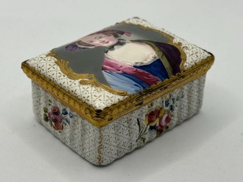 18th Century Bilston Enamel Rectangular Patch / Snuff Box Circa 1780