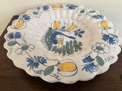 17TH CENTURY DUTCH DELFT LOBBED DISH - ADDITIONAL PHOTO 2
