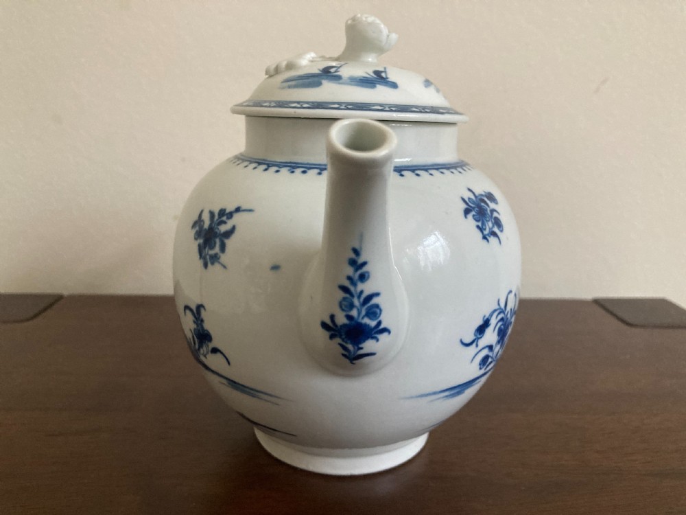 An 18th-century First Period Worcester blue and white soft-paste porcelain teapot featuring a painted chinoiserie figure, domed lid, and floral knop. View III